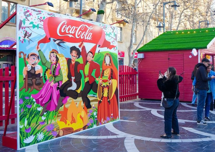 Coca-Cola xeyriyyə yarmarkasının tərəfdaşıdır
