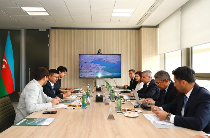 Beynəlxalq logistika şirkətinin nümayəndələri Bakı Limanının imkanları ilə tanış olublar