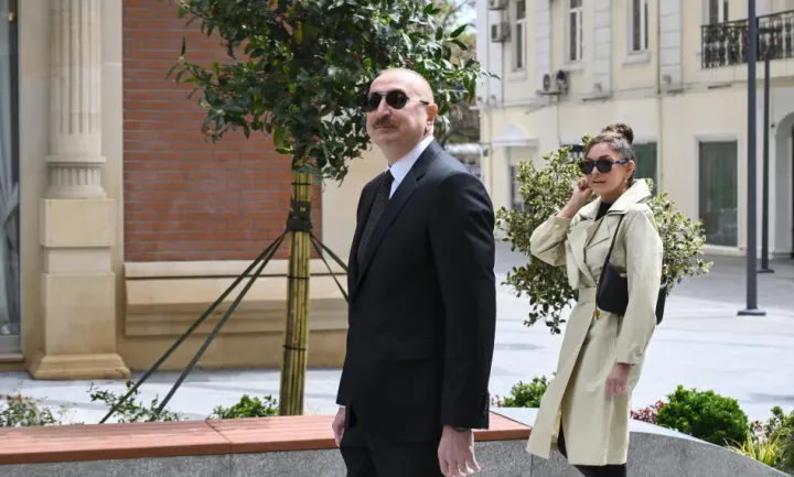Prezident, birinci xanım və ailə üzvləri İslam Səfərli küçəsinin yenidənqurmadan sonra açılışında iştirak ediblər