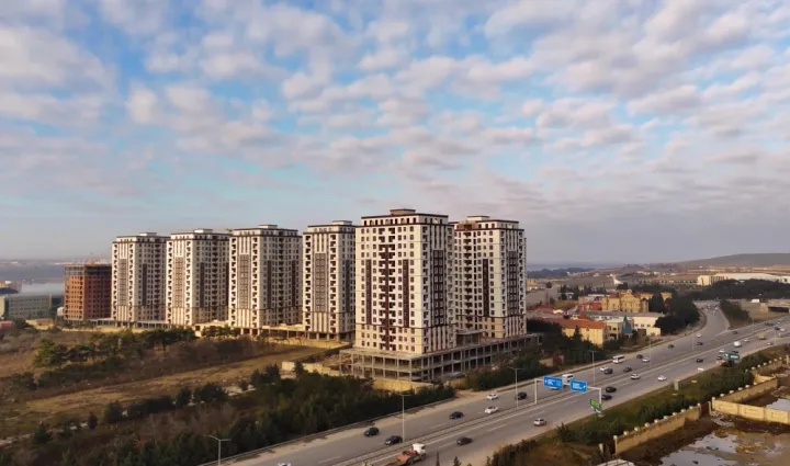 İpoteka ilə, yoxsa daxili hissəli ödənişlə ev almaq? Planlı maliyyə və uzunmüddətli güvən modeli hansıdır?